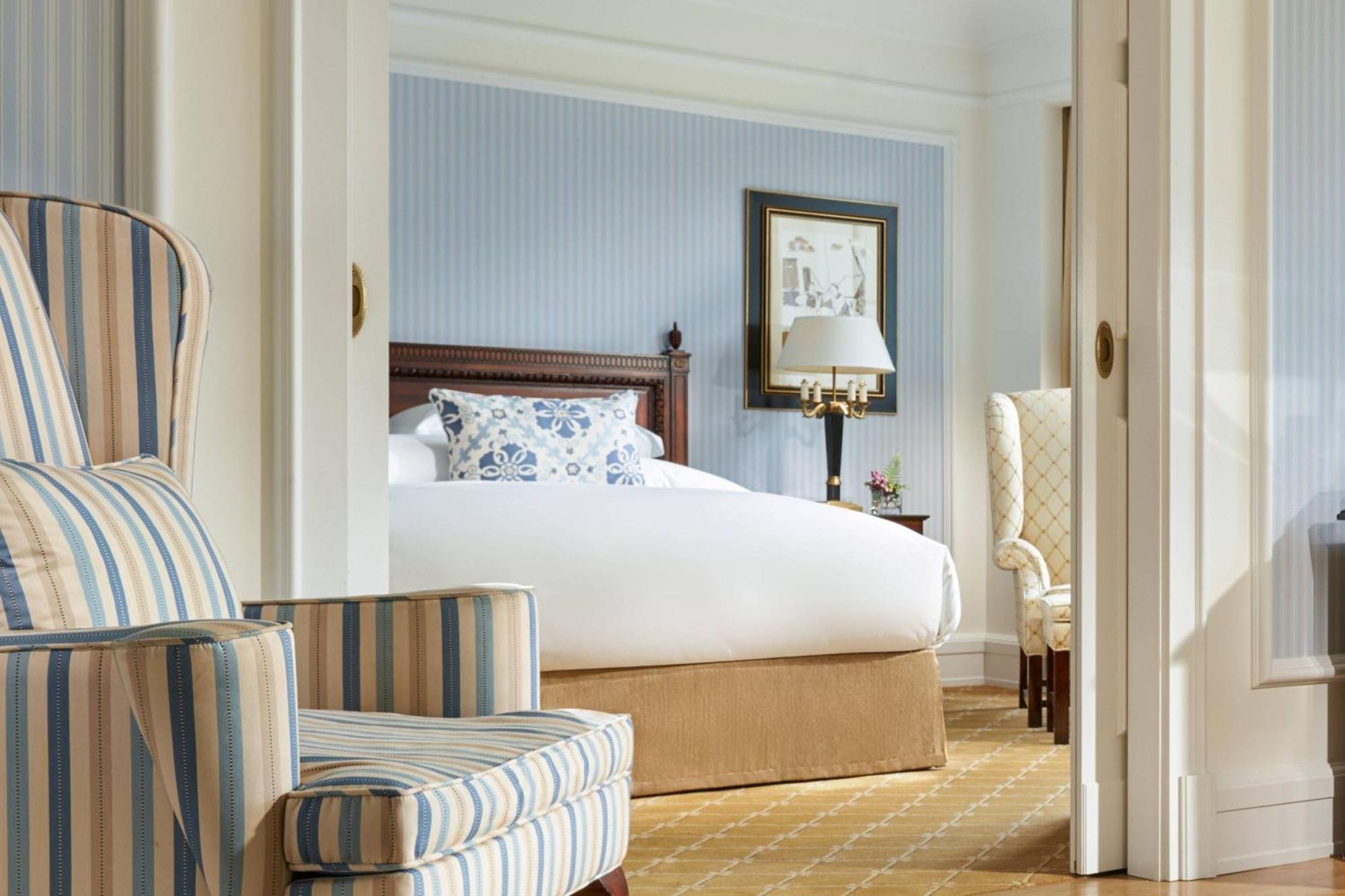 Powerscourt Hotel, Autograph Collection Эннискерри Экстерьер фото A bedroom at the Ritz-Carlton, Boston