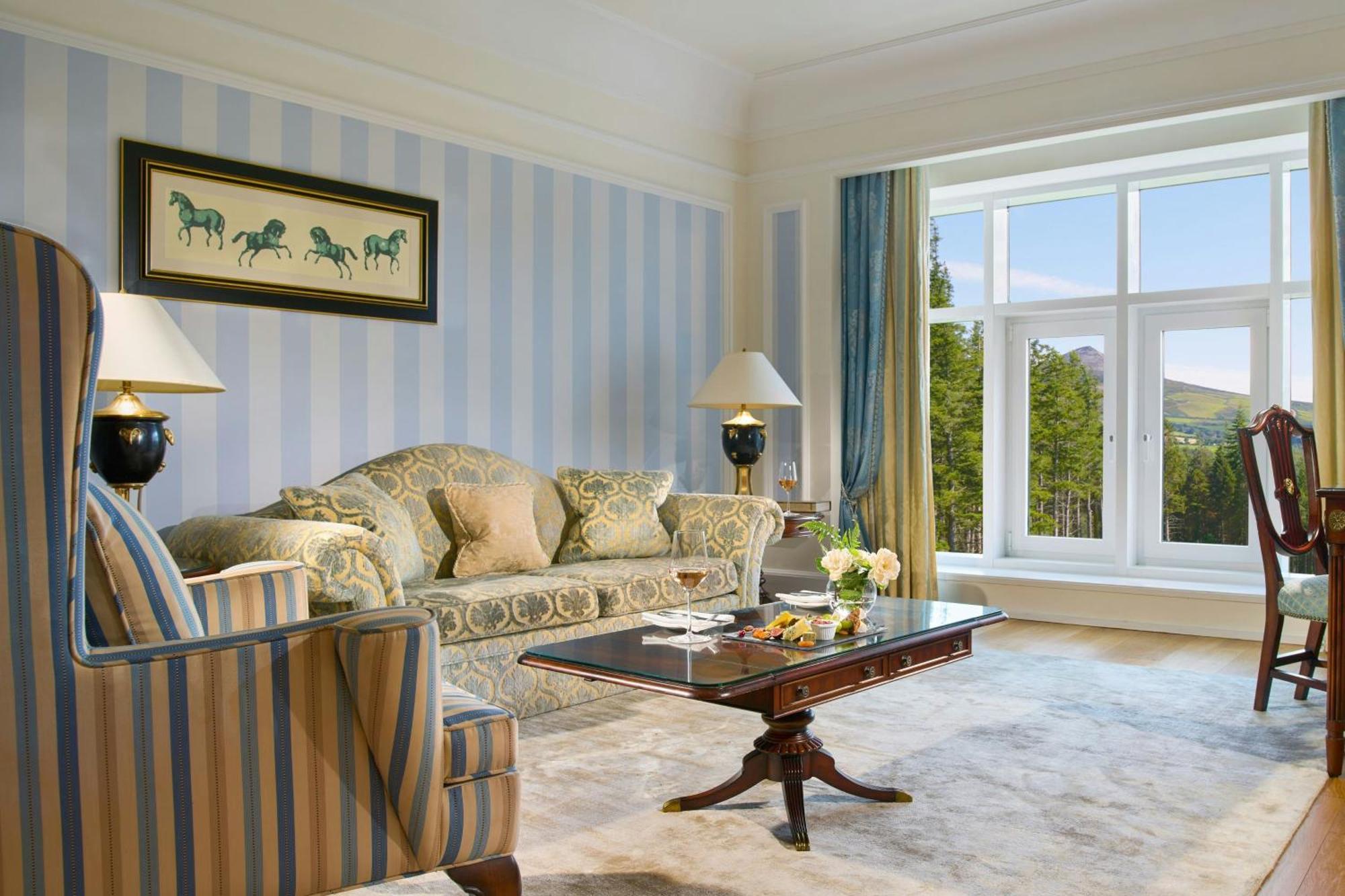 Powerscourt Hotel, Autograph Collection Эннискерри Экстерьер фото A living room at the hotel